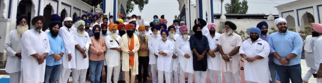 Jatinder Singh Lali Bajwa bowed down at Gurdwara Shaheedan Ladhewal Mahilpur on becoming Member Kaur Committee and District President Urban